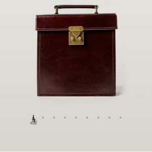 BearaBeara Lila Adjustable box style leather handbag